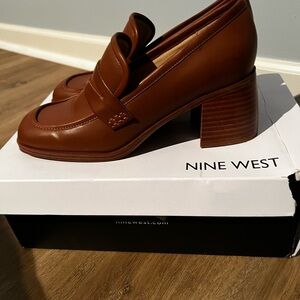 Nine West AVALIA3 Leather Loafer with Heel . Size 9.5 Dark Natural